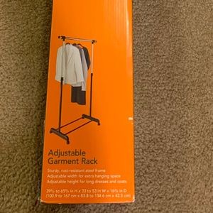Adjustable garments rack